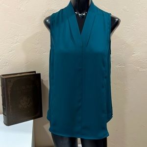 Ann Taylor Petite XSP woman’s sleeveless V-neck dark green blouse